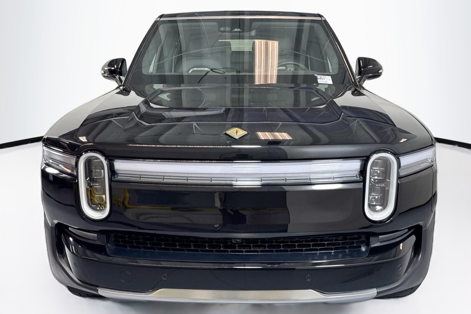 2025 Rivian R1S Adventure photo 2