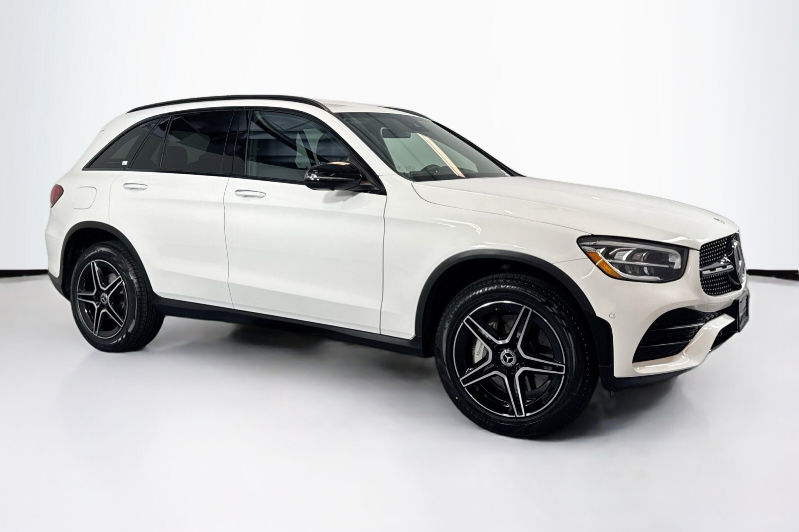 2022 Mercedes Benz GLC 300 photo 3