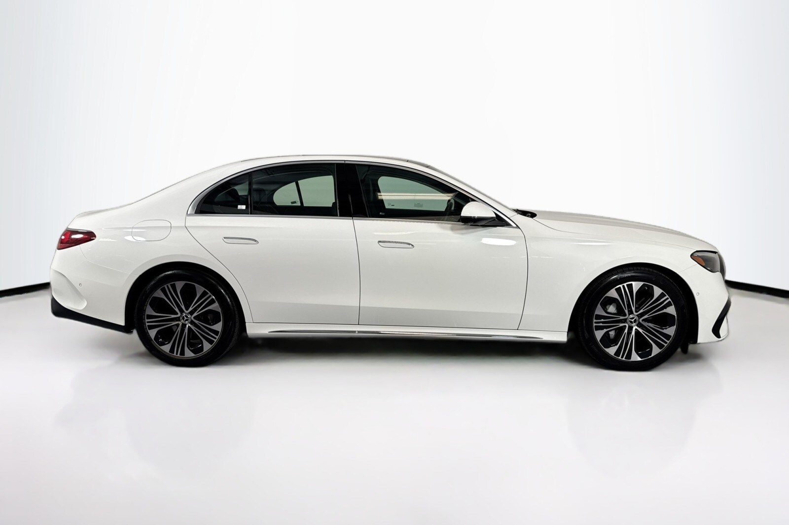 2025 Mercedes Benz E 350 4MATIC Sedan photo 4