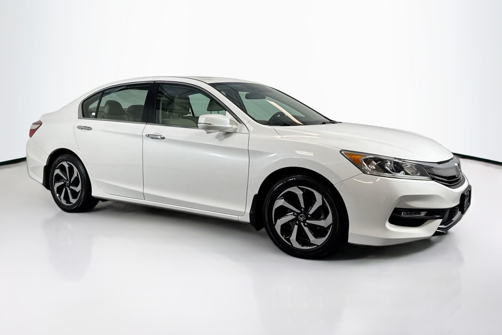 2016 Honda Accord EX photo 3