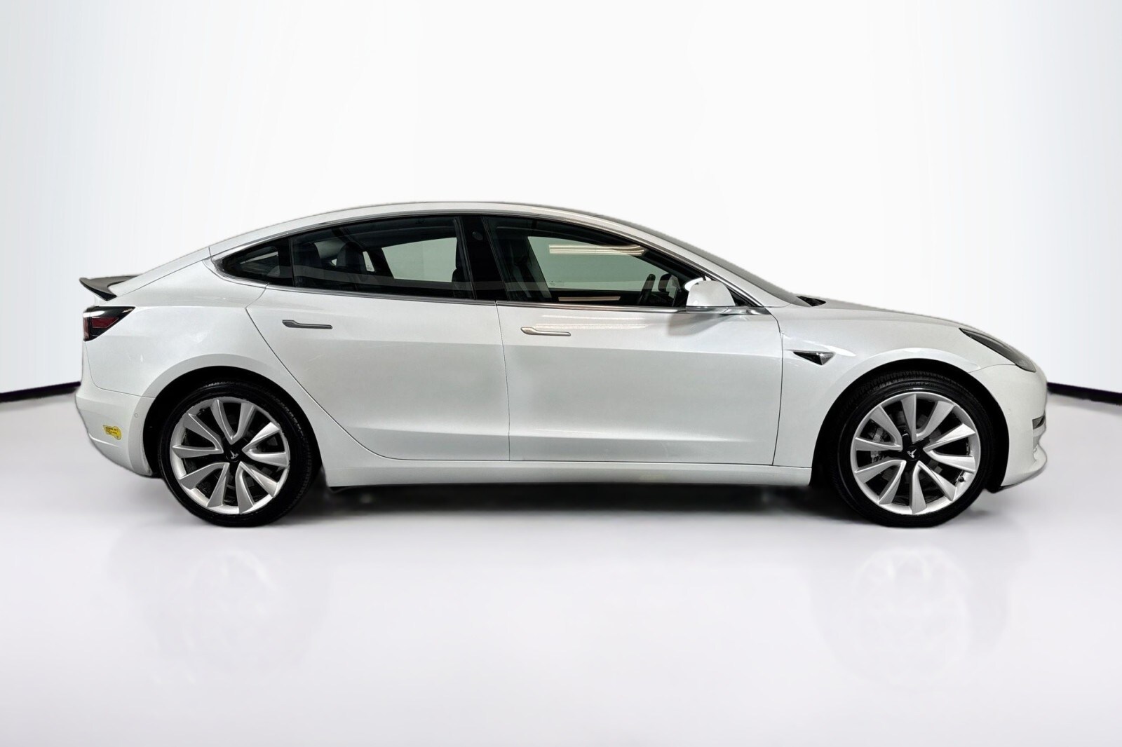 2018 Tesla Model 3 Mid Range photo 3