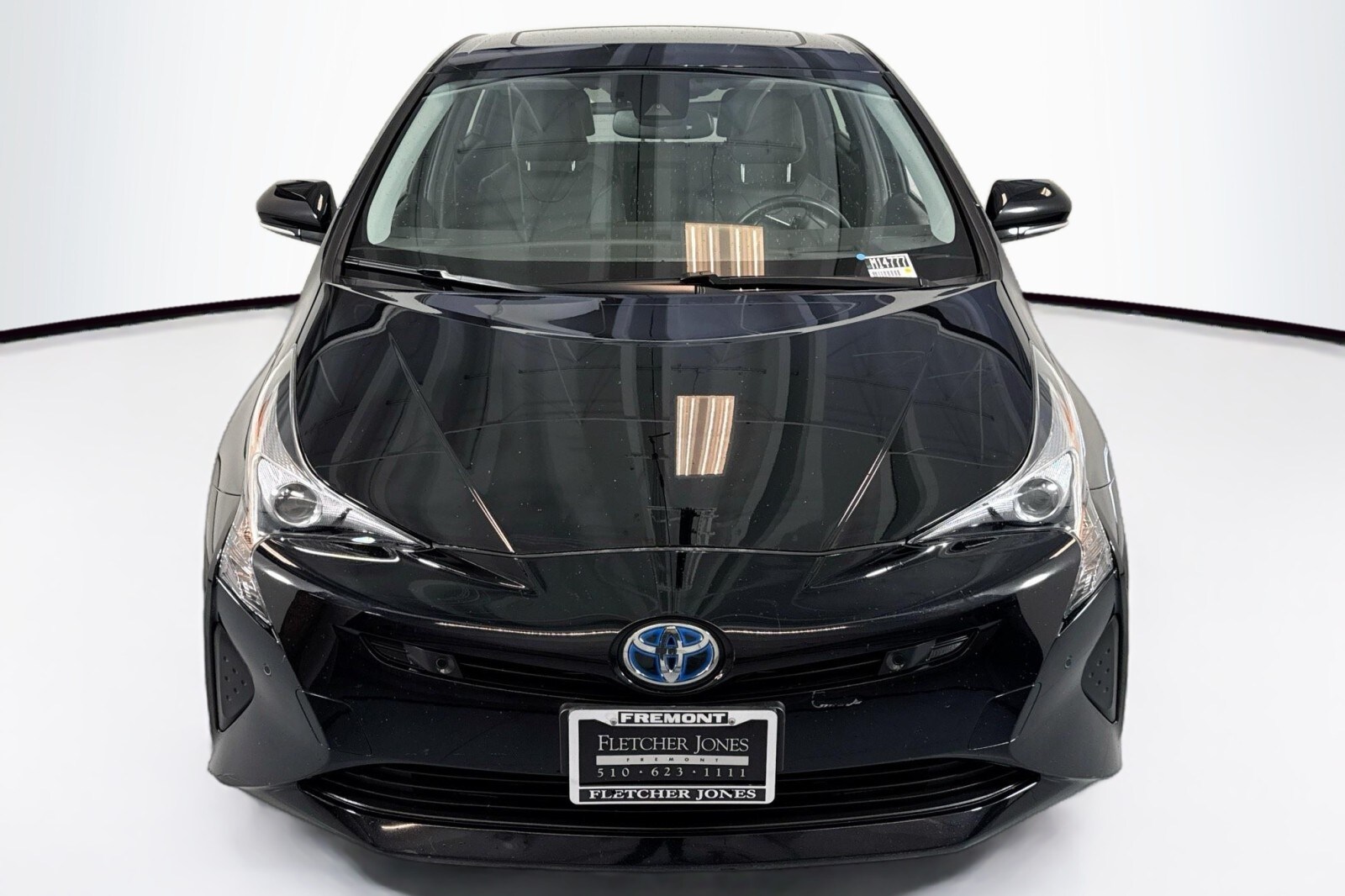 2018 Toyota Prius Three Touring photo 2
