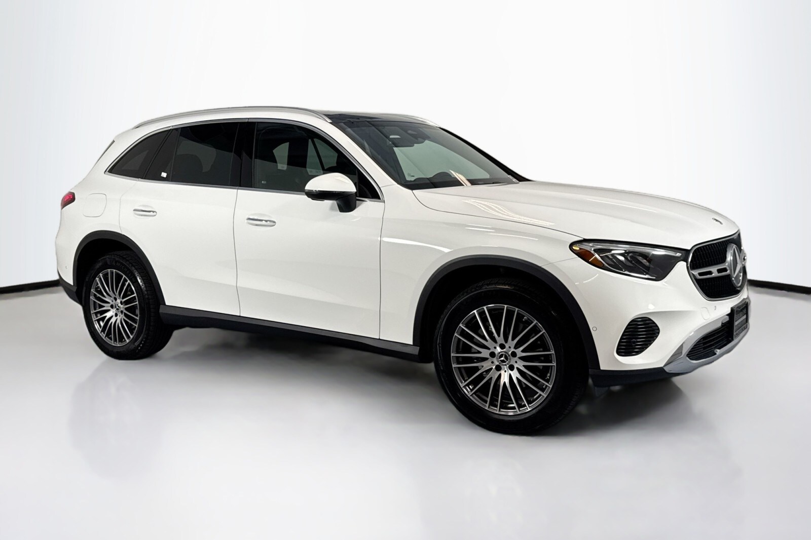 2025 Mercedes Benz GLC 300 photo 3