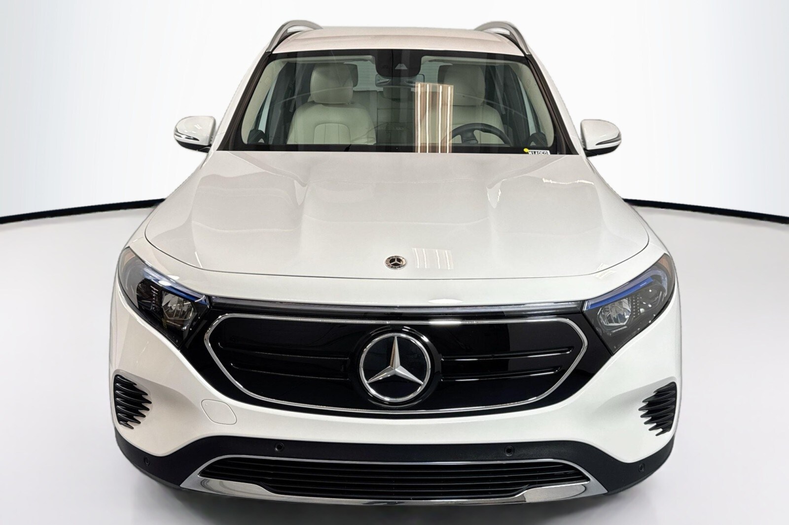 2023 Mercedes Benz EQB 300 4MATIC photo 2