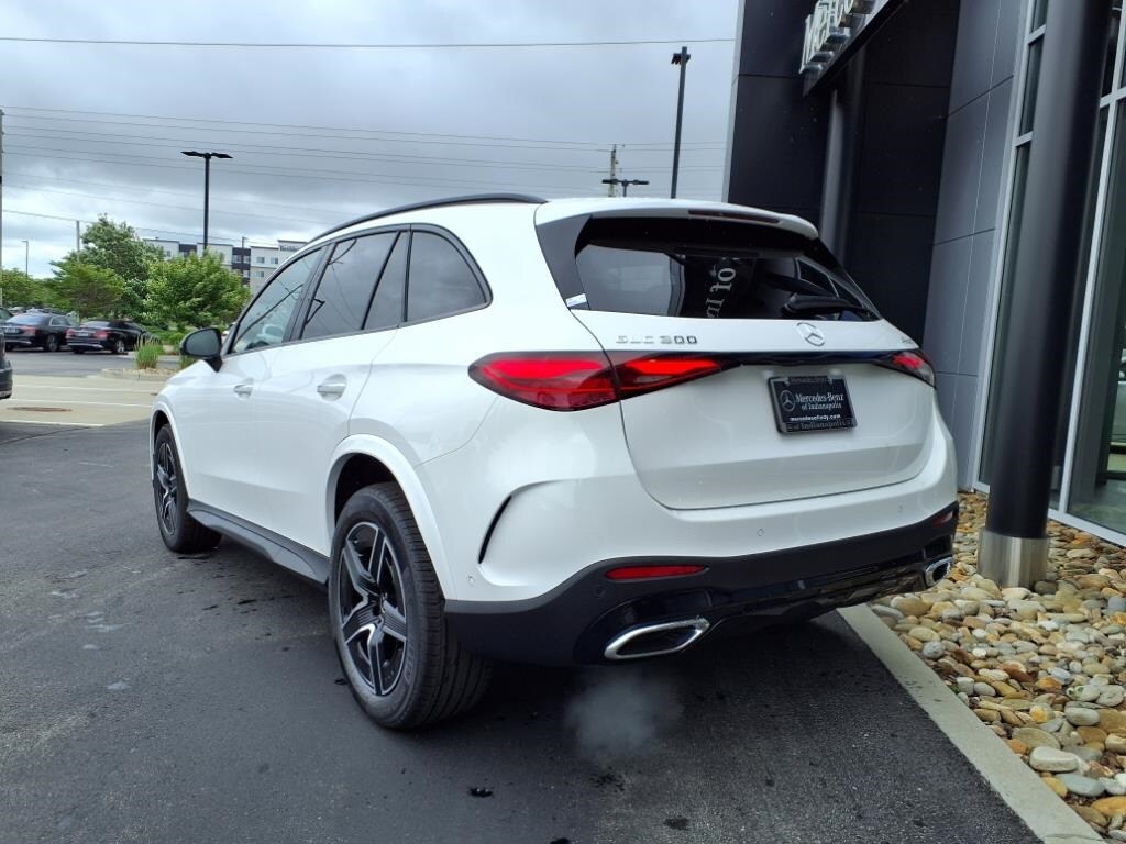 2025 Mercedes Benz GLC 300 4MATIC photo 4