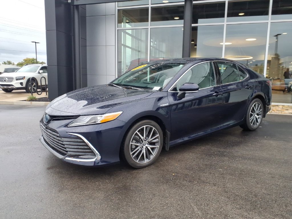 Used 2021 Toyota Camry Hybrid XLE Sedan