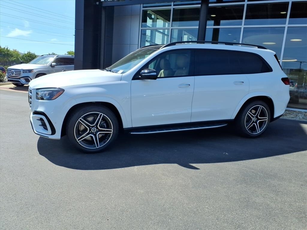 2026 Mercedes Benz GLS 450 4MATIC photo 2