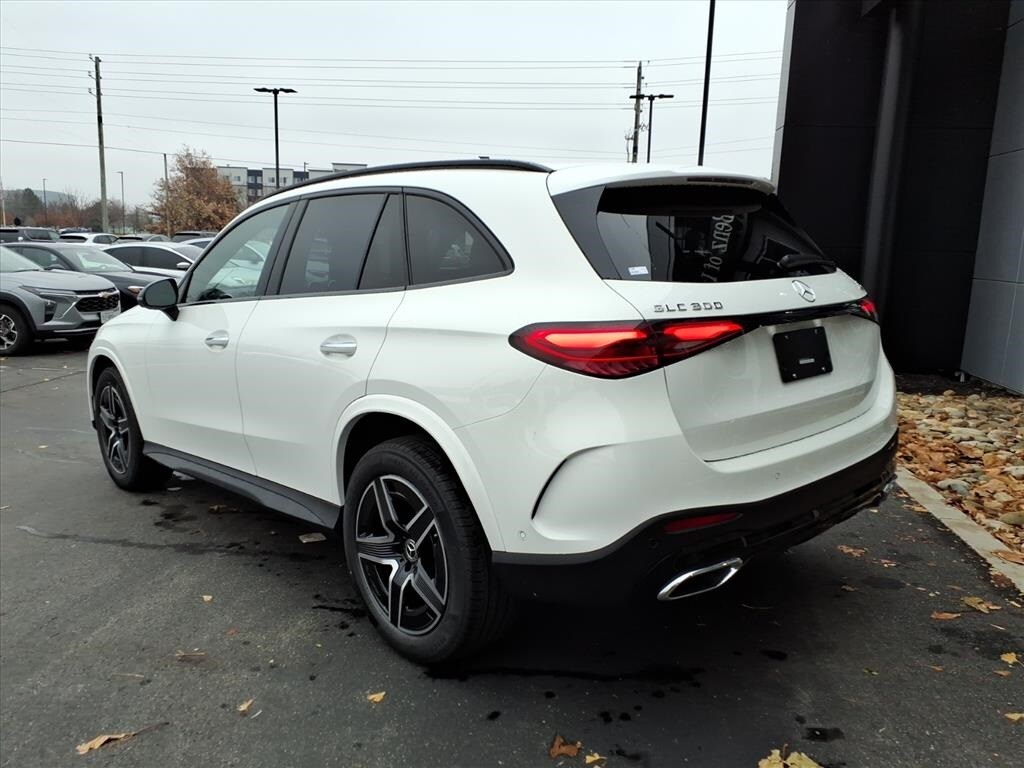 2026 Mercedes Benz GLC 300 4MATIC photo 4