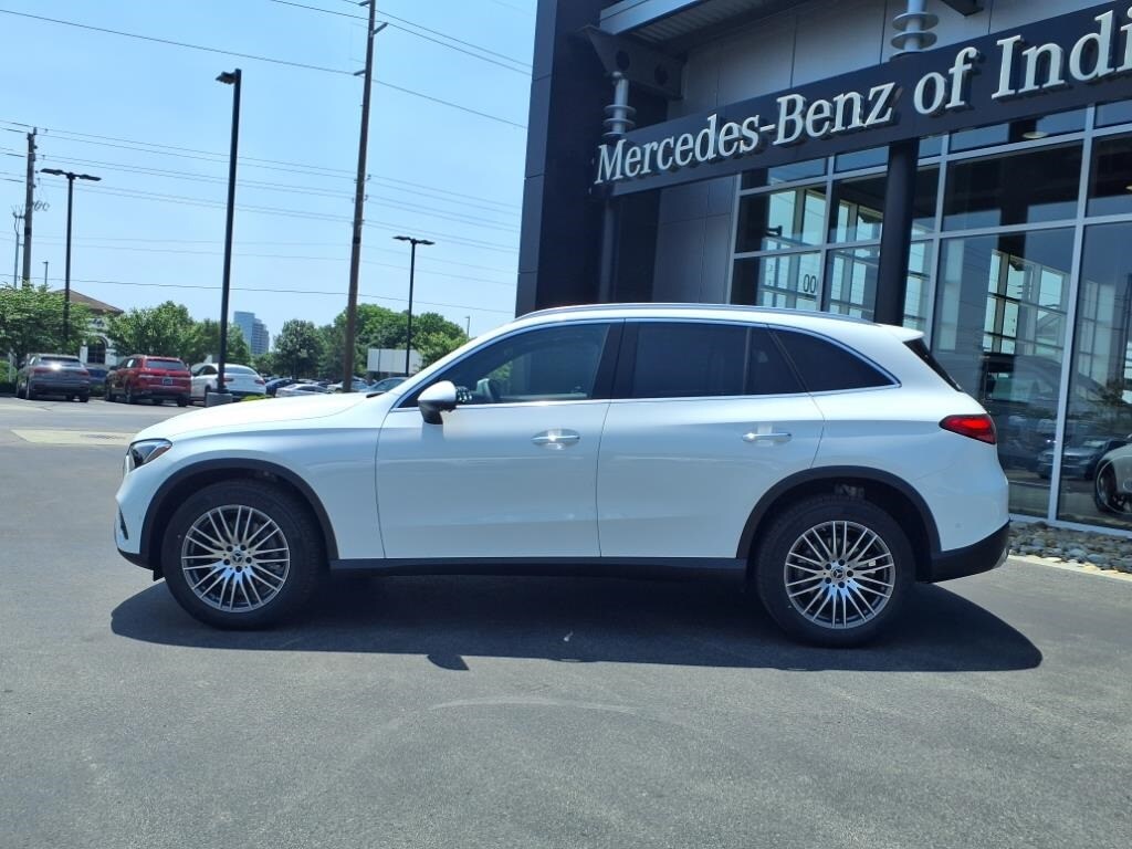 2025 Mercedes Benz GLC 300 4MATIC photo 3