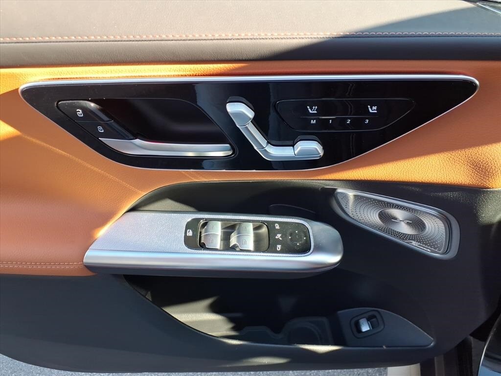 2026 Mercedes Benz GLC 300 4MATIC photo 2