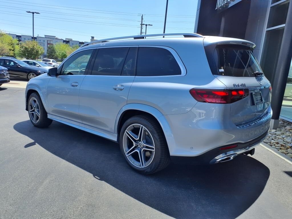 2025 Mercedes Benz GLS 450 4MATIC photo 4