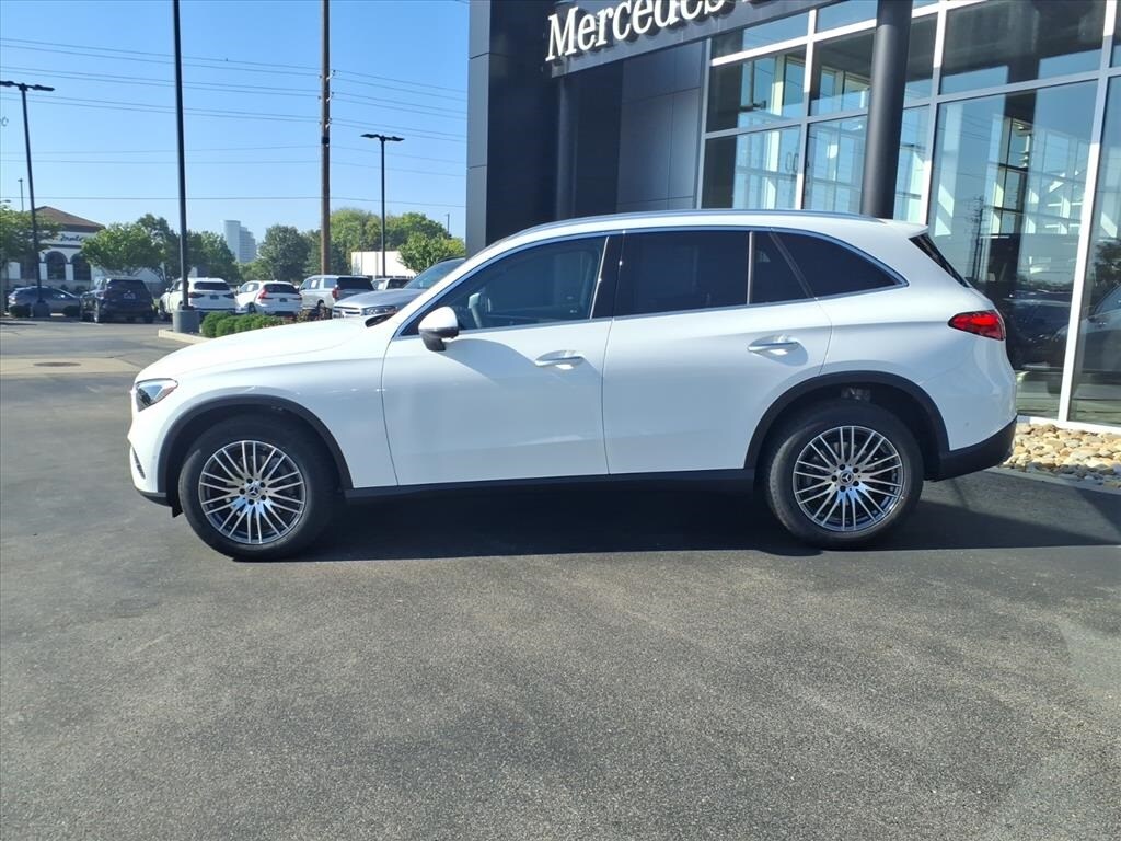 2026 Mercedes Benz GLC 300 4MATIC photo 3