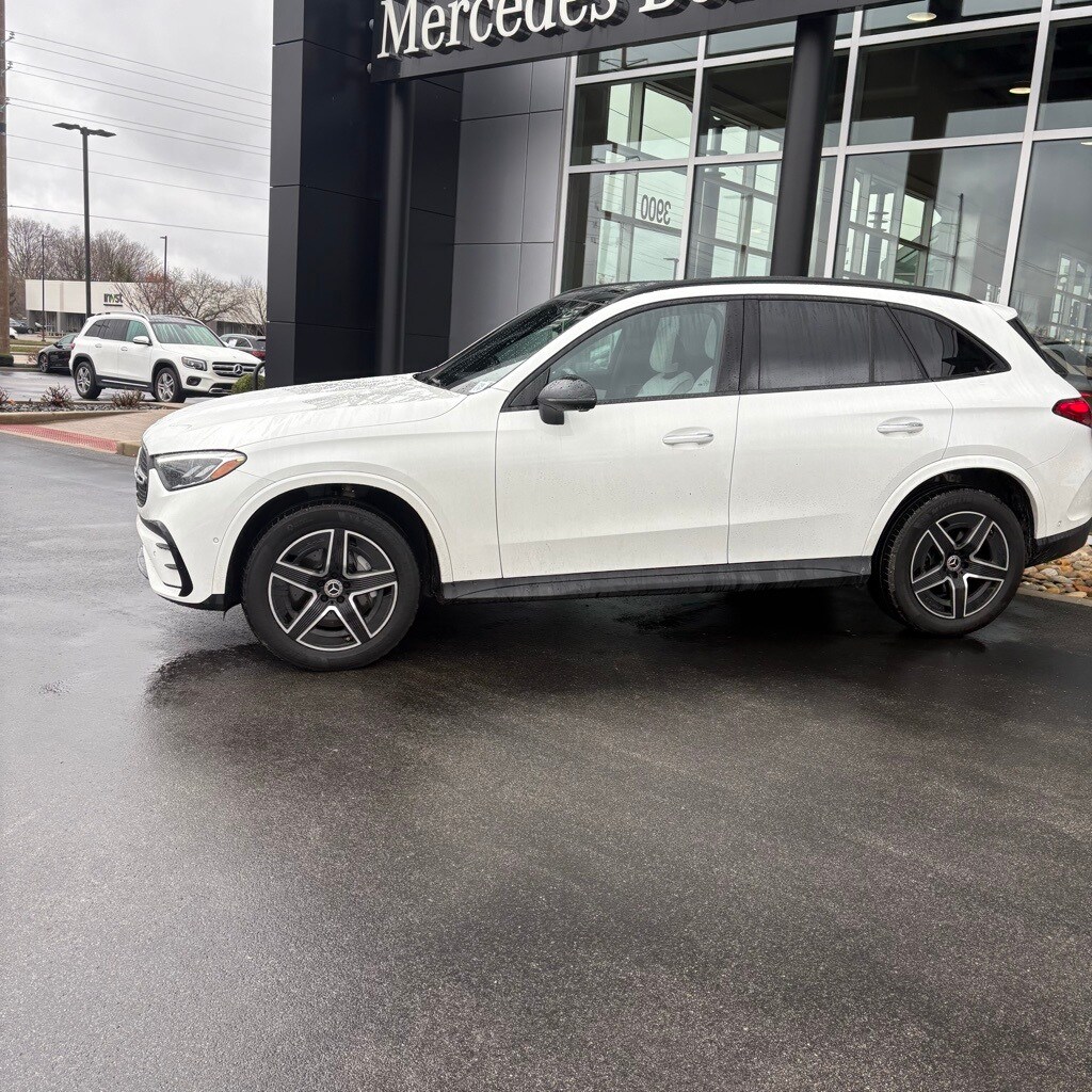 2023 Mercedes Benz GLC 300 4MATIC photo 3
