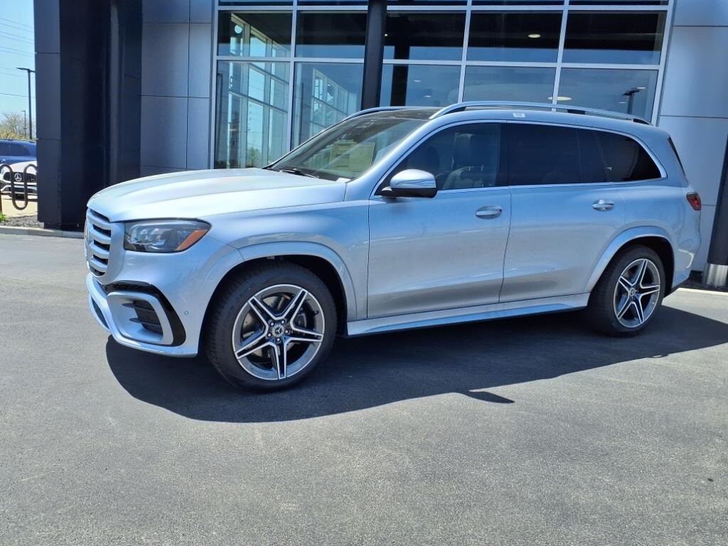 2025 Mercedes Benz GLS 450 4MATIC photo 2