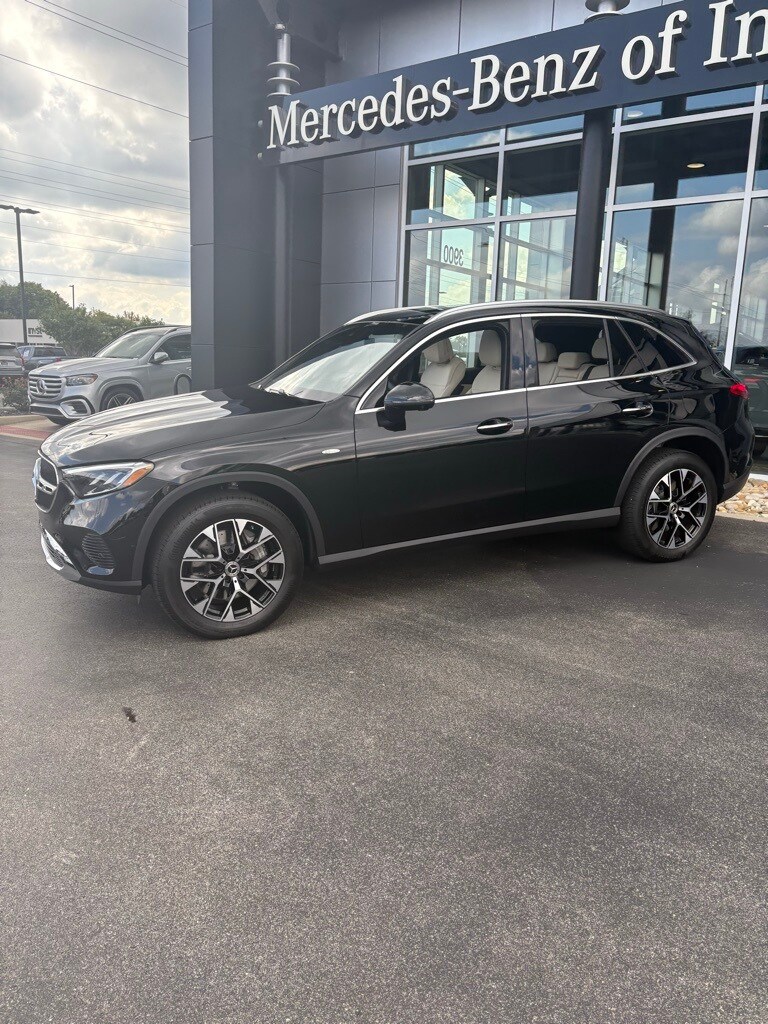 2025 Mercedes Benz GLC 350e 4MATIC photo 3