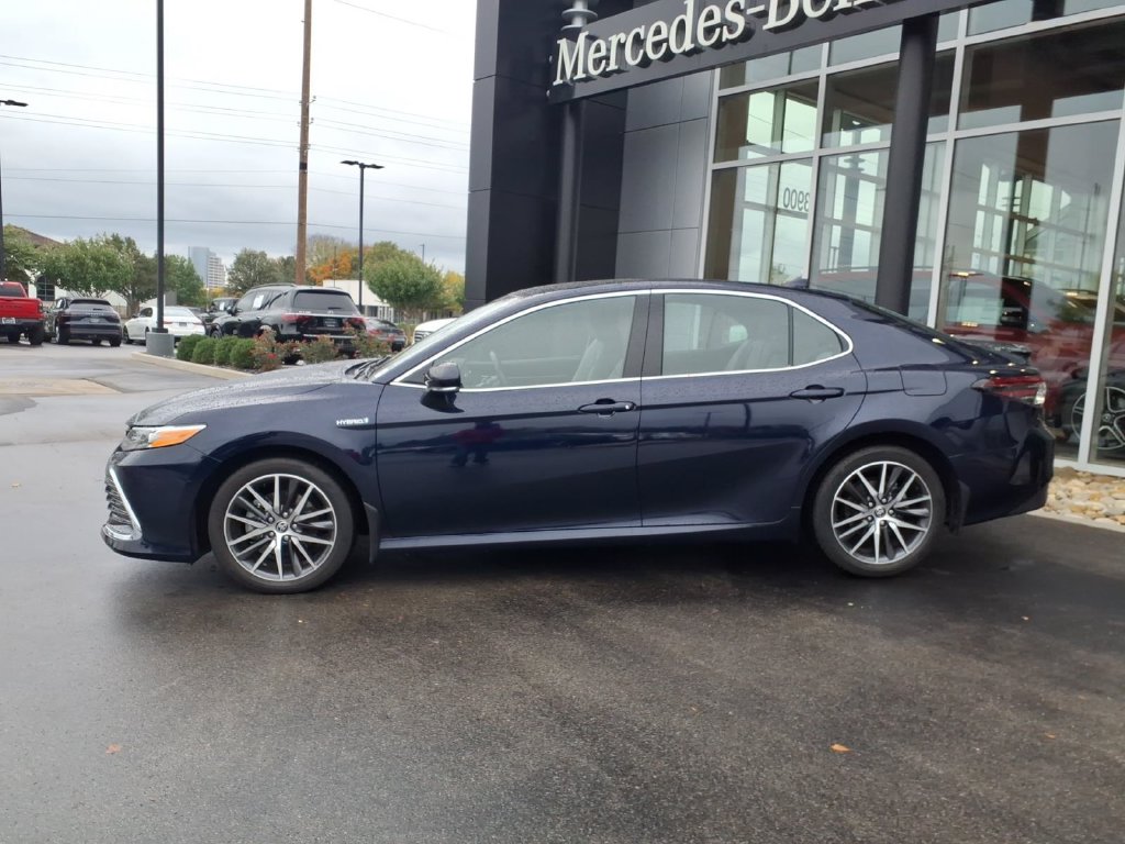 Used 2021 Toyota Camry Hybrid XLE Sedan