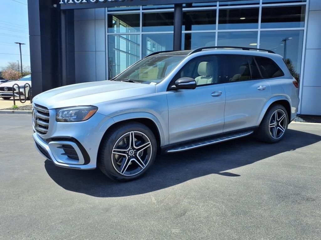 2025 Mercedes Benz GLS 450 4MATIC photo 2