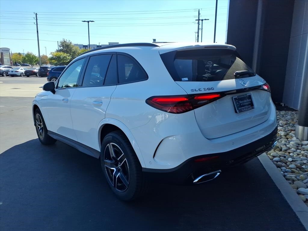 2026 Mercedes Benz GLC 300 4MATIC photo 3
