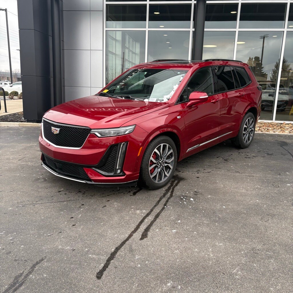 2023 Cadillac XT6 Sport photo 2