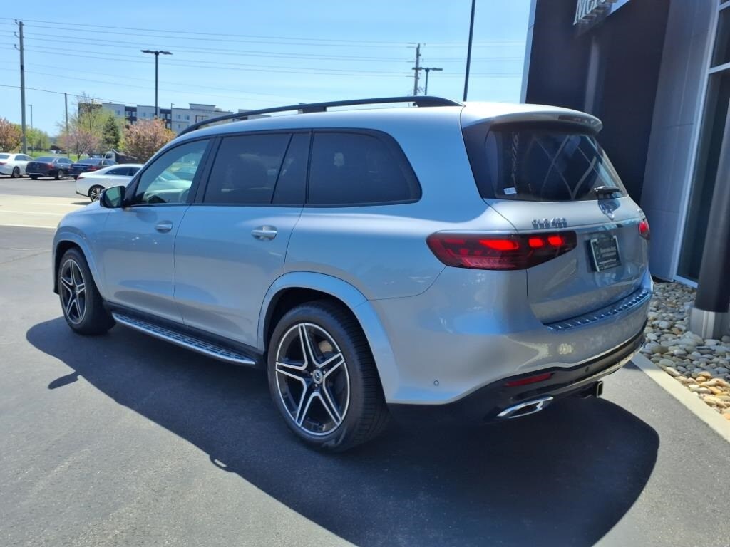 2025 Mercedes Benz GLS 450 4MATIC photo 4