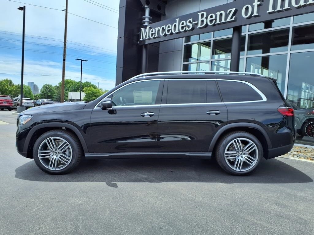 2025 Mercedes Benz GLS 450 4MATIC photo 3