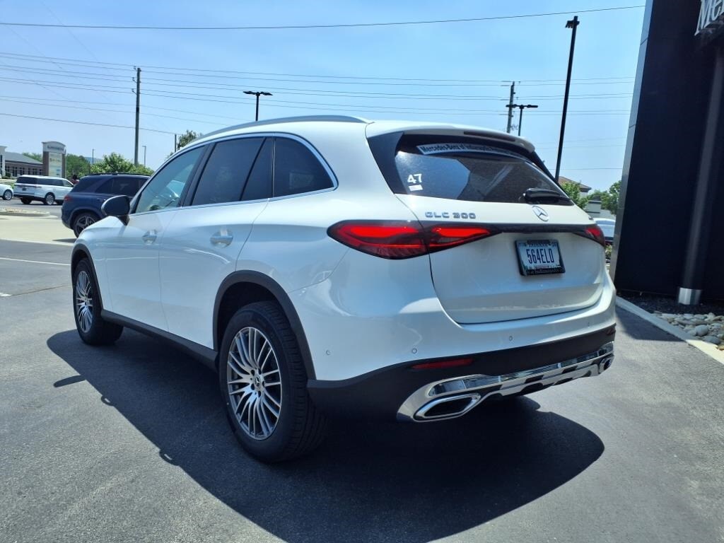 2025 Mercedes Benz GLC 300 4MATIC photo 4