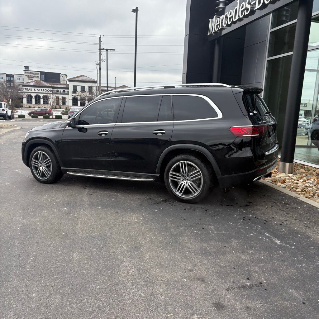 2023 Mercedes Benz GLS 450 4MATIC photo 2