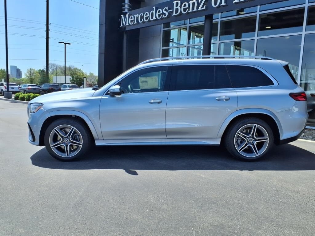 2025 Mercedes Benz GLS 450 4MATIC photo 3