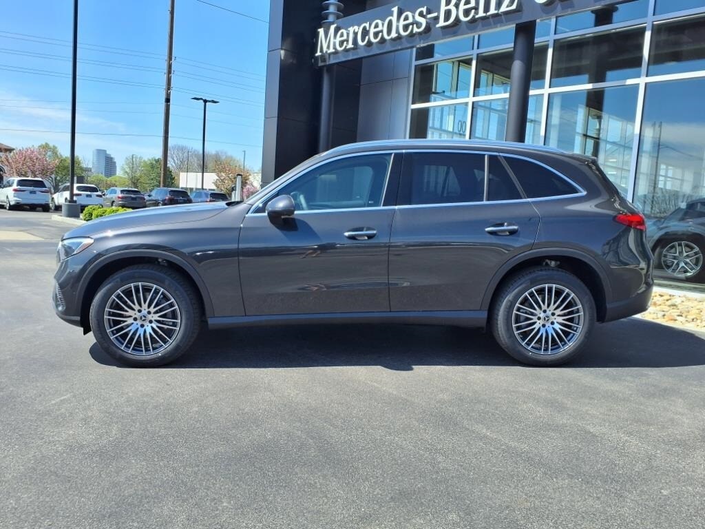 2025 Mercedes Benz GLC 300 4MATIC photo 2