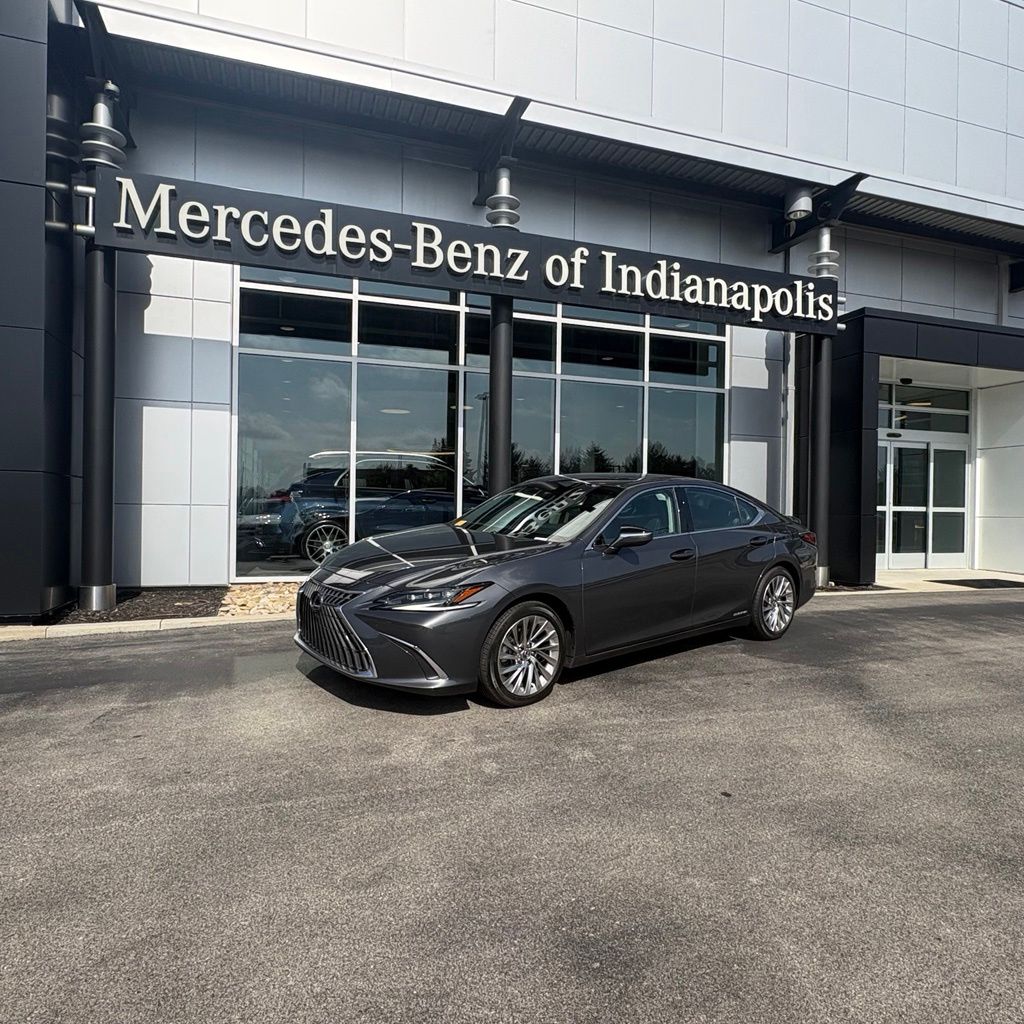 2022 Lexus ES 300h 300h Luxury's photo