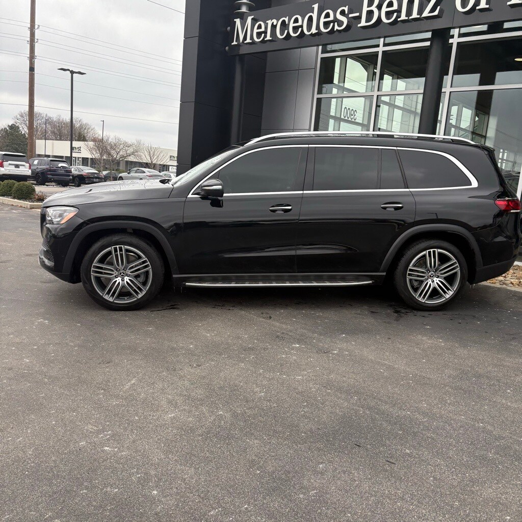 2023 Mercedes Benz GLS 450 4MATIC photo 3