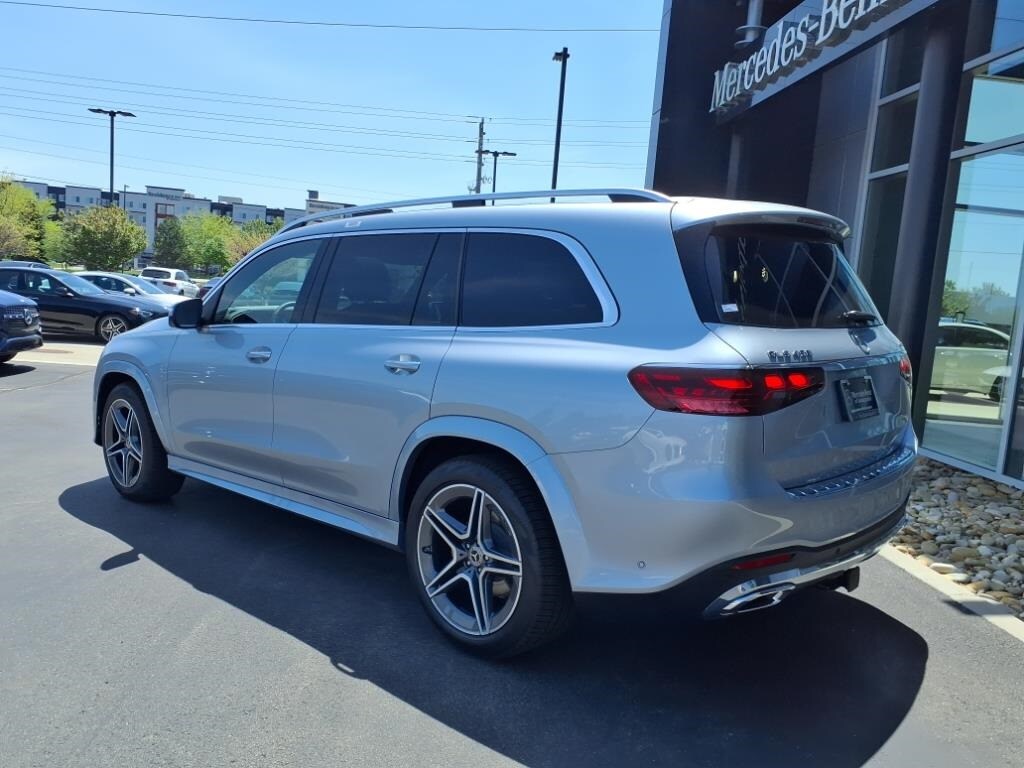 2025 Mercedes Benz GLS 450 4MATIC photo 4