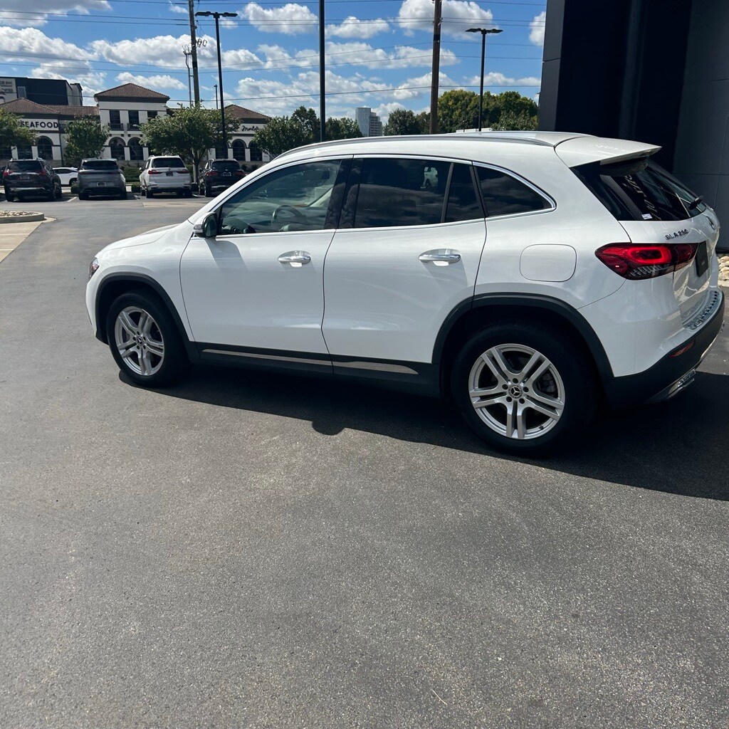 2022 Mercedes Benz GLA 250 4MATIC photo 4
