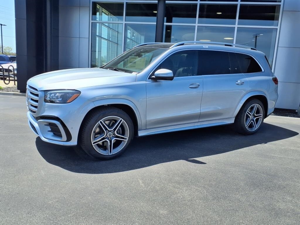 2025 Mercedes Benz GLS 450 4MATIC photo 2