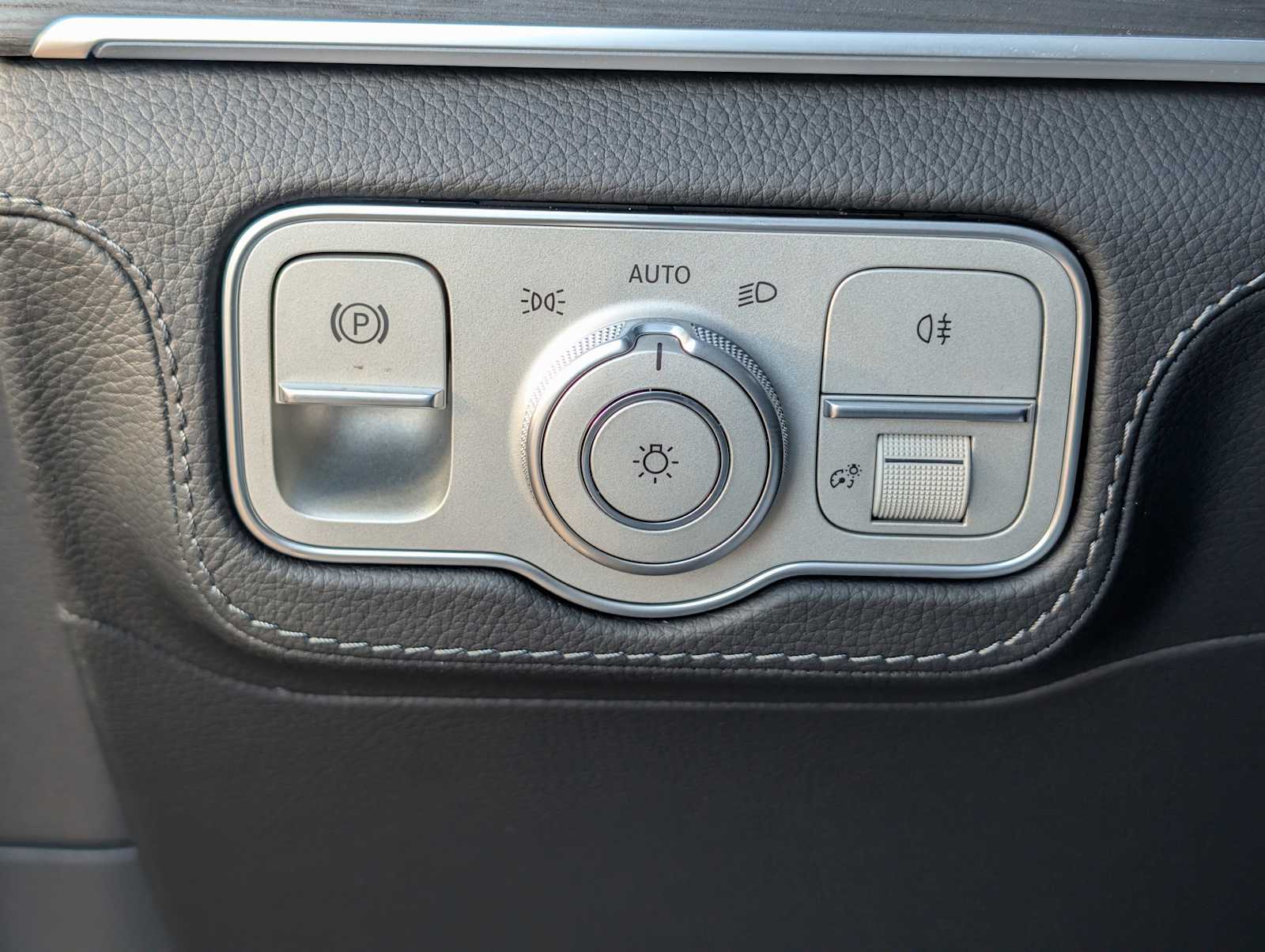 Thumbnail: 2026 Mercedes-Benz GLE - 12