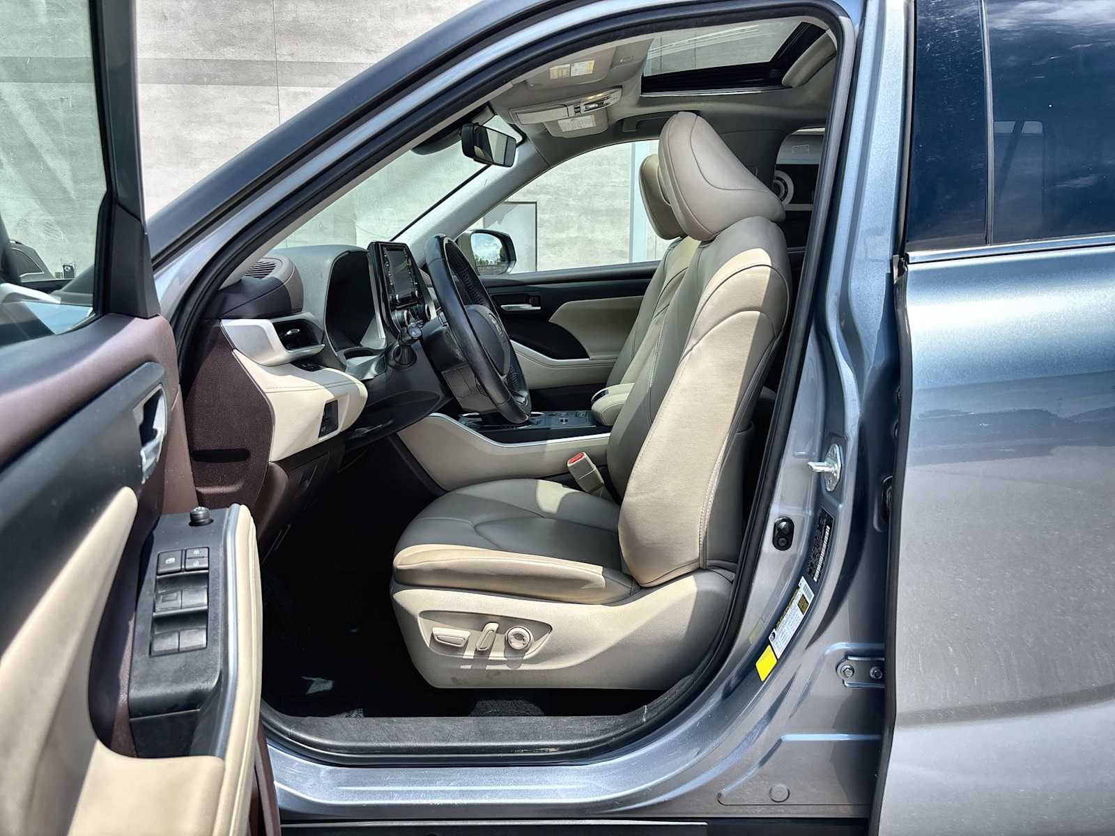 Thumbnail: 2022 Toyota Highlander - 2