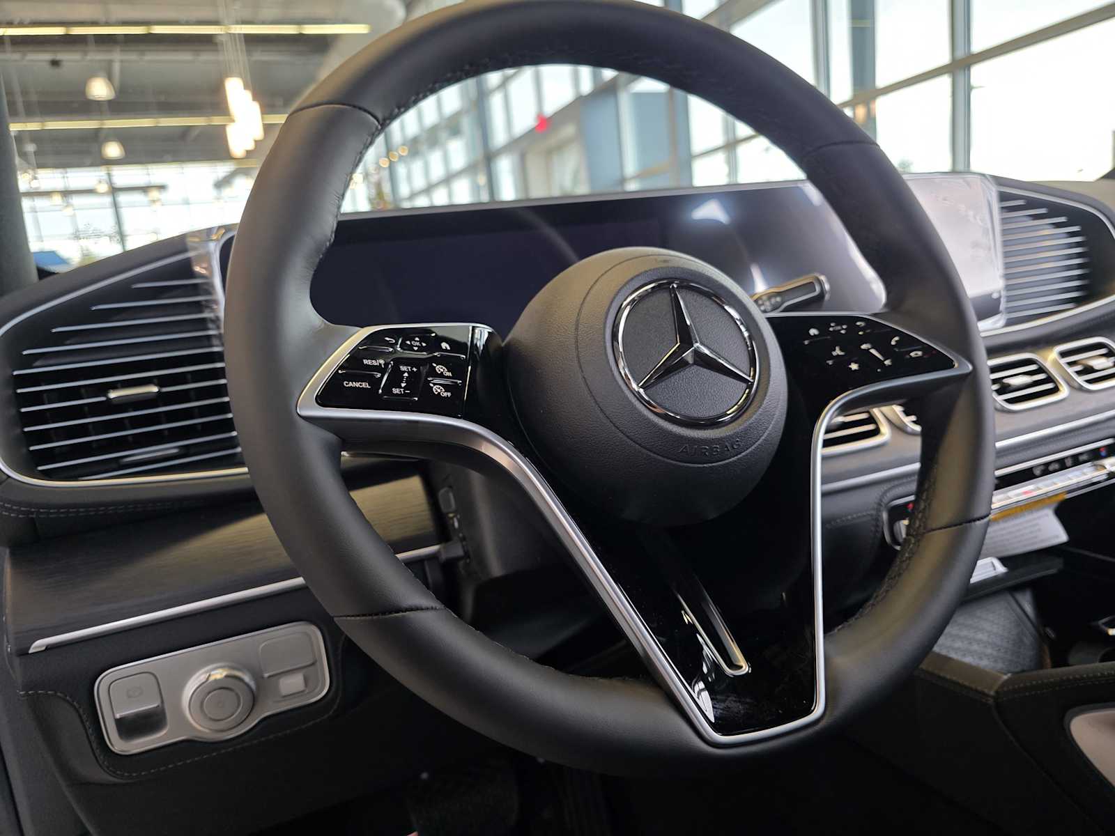 Thumbnail: 2026 Mercedes-Benz GLE - 14