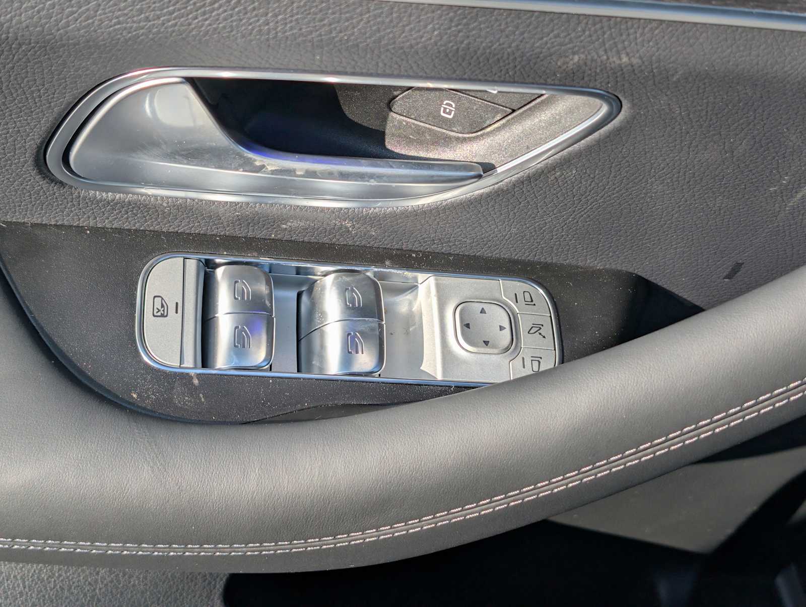 Thumbnail: 2026 Mercedes-Benz GLE - 10