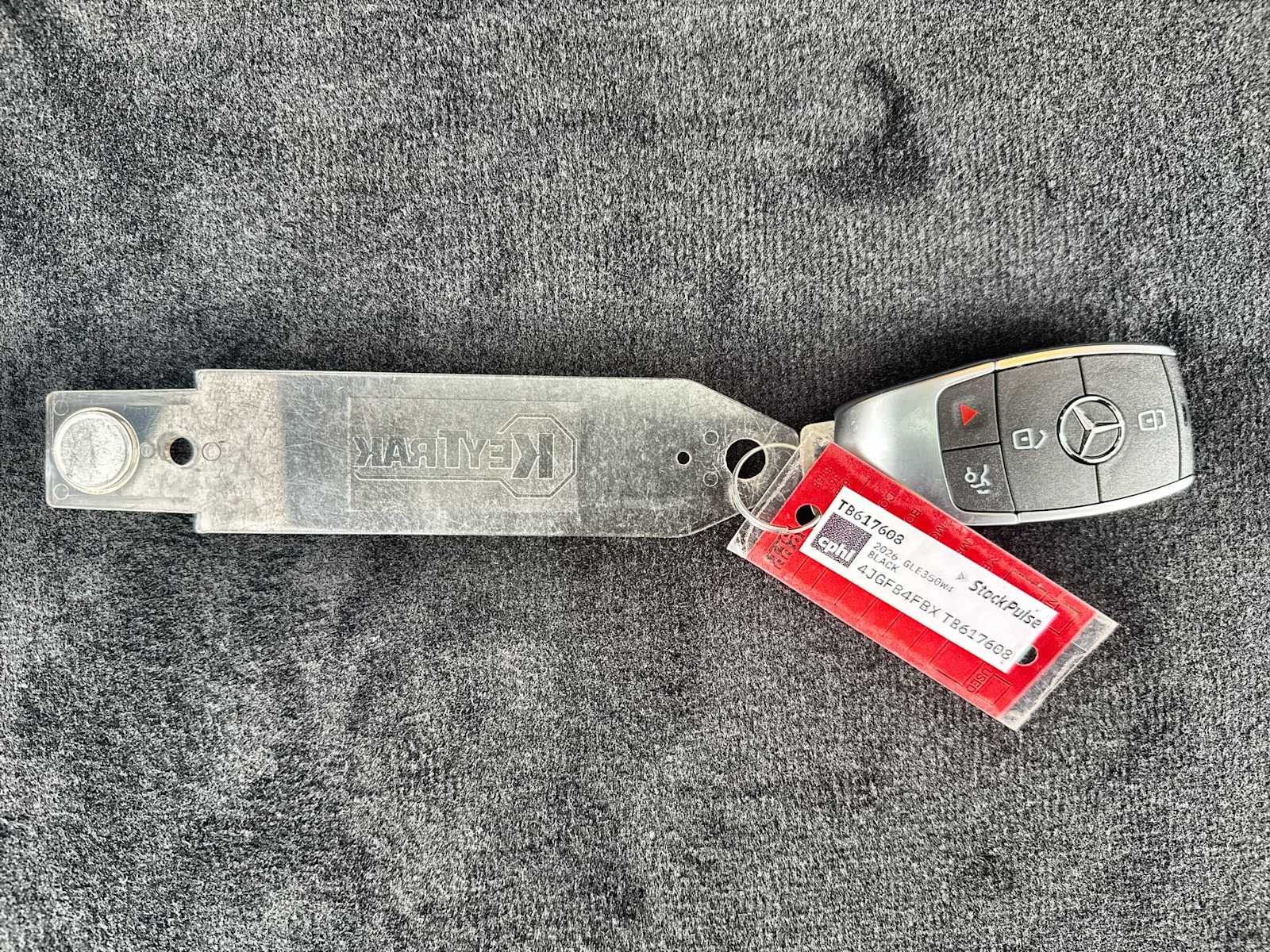 Thumbnail: 2026 Mercedes-Benz GLE - 26