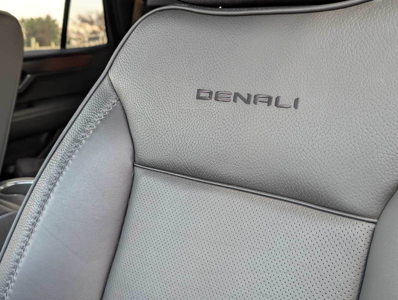 Thumbnail: 2025 GMC Yukon - 21