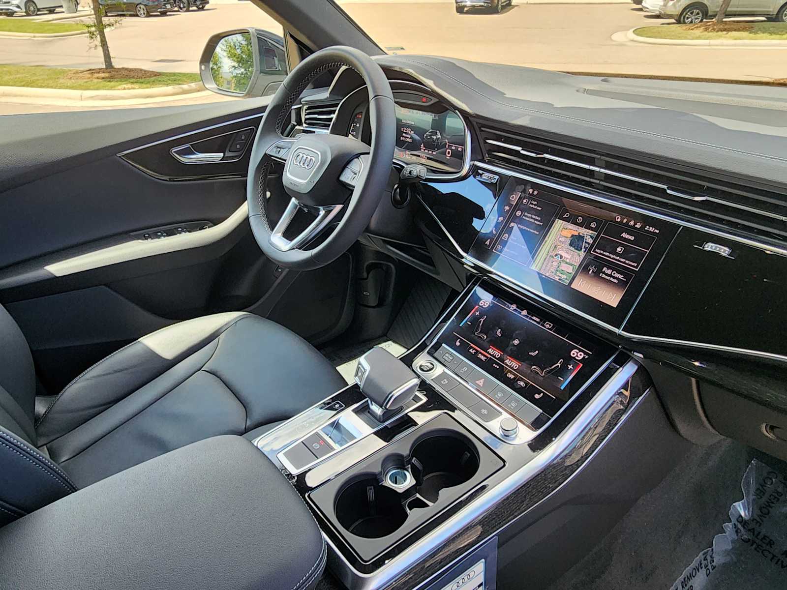 Thumbnail: 2025 Audi Q8 - 17