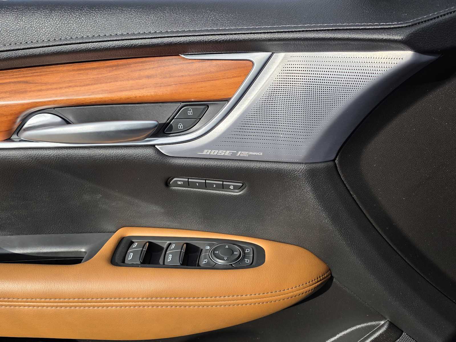 Thumbnail: 2023 Cadillac XT5 - 16