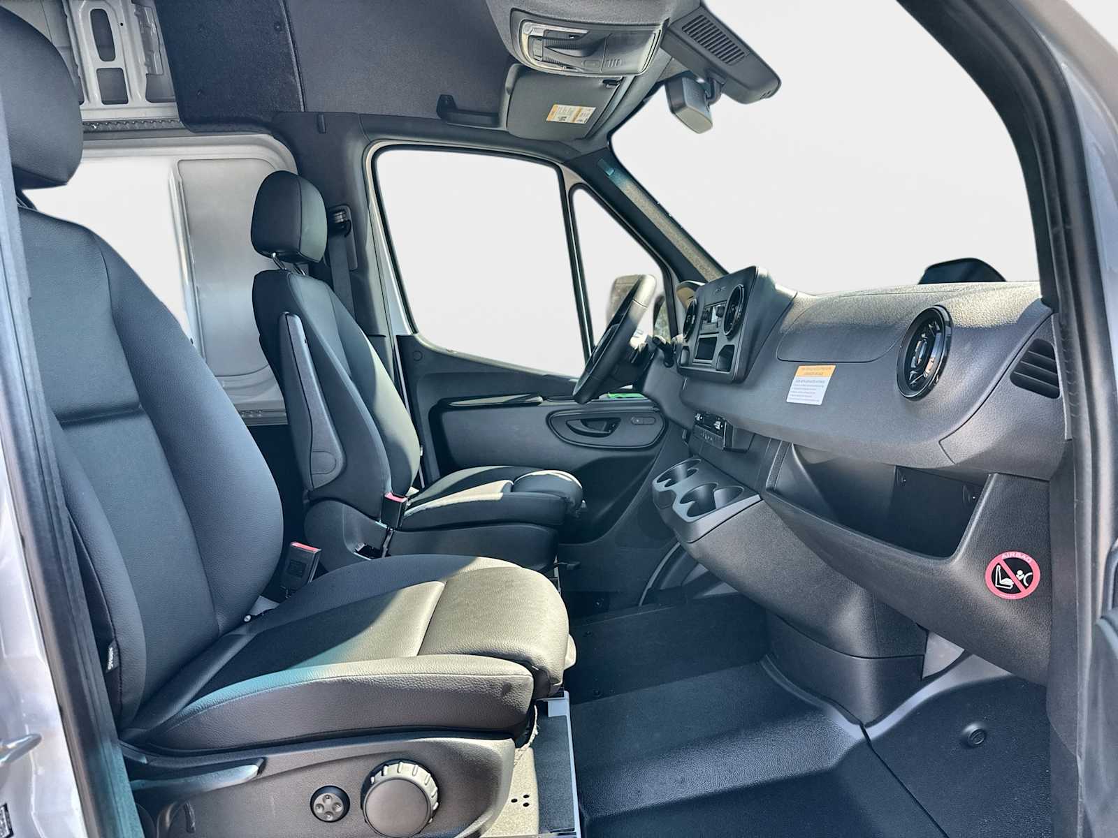 Thumbnail: 2026 Mercedes-Benz Sprinter - 8