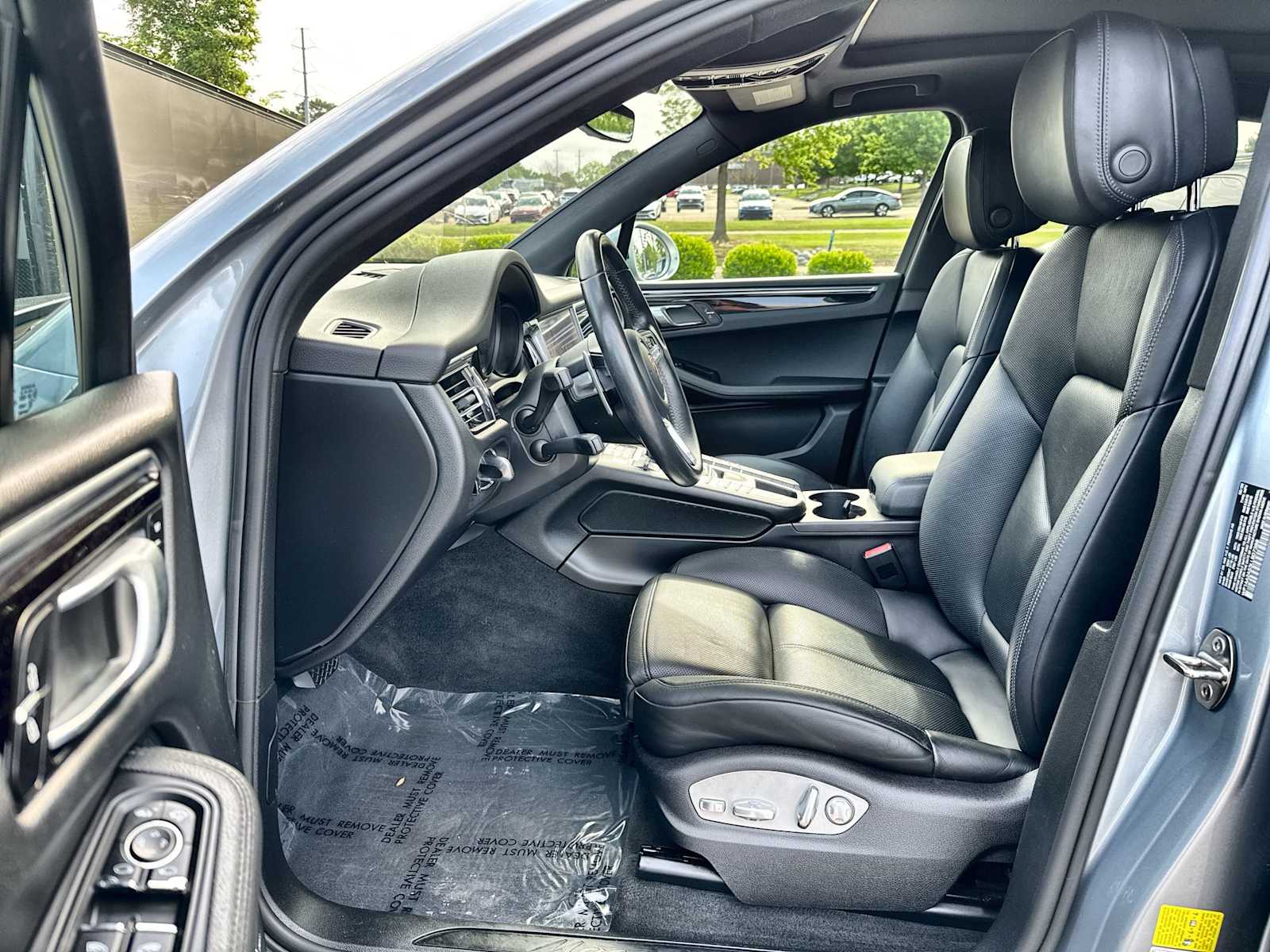 Thumbnail: 2020 Porsche Macan - 2