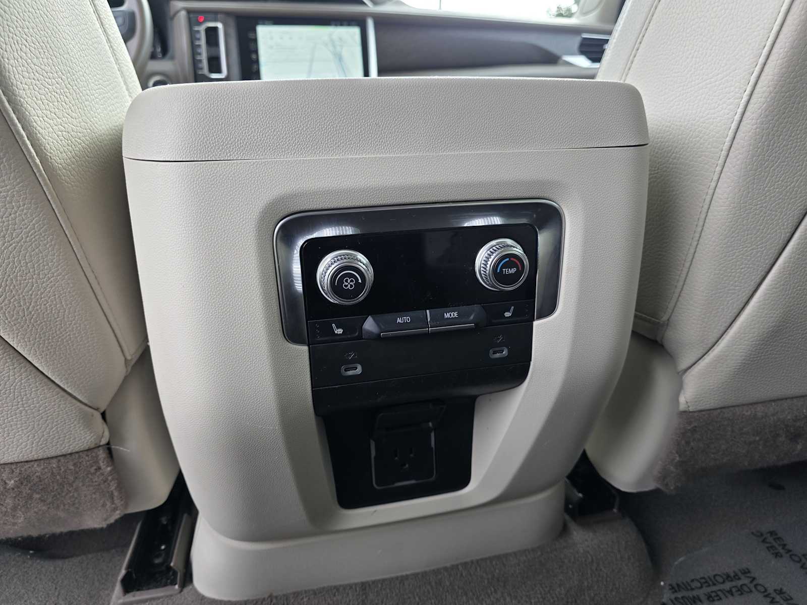 Thumbnail: 2022 GMC Yukon XL - 21