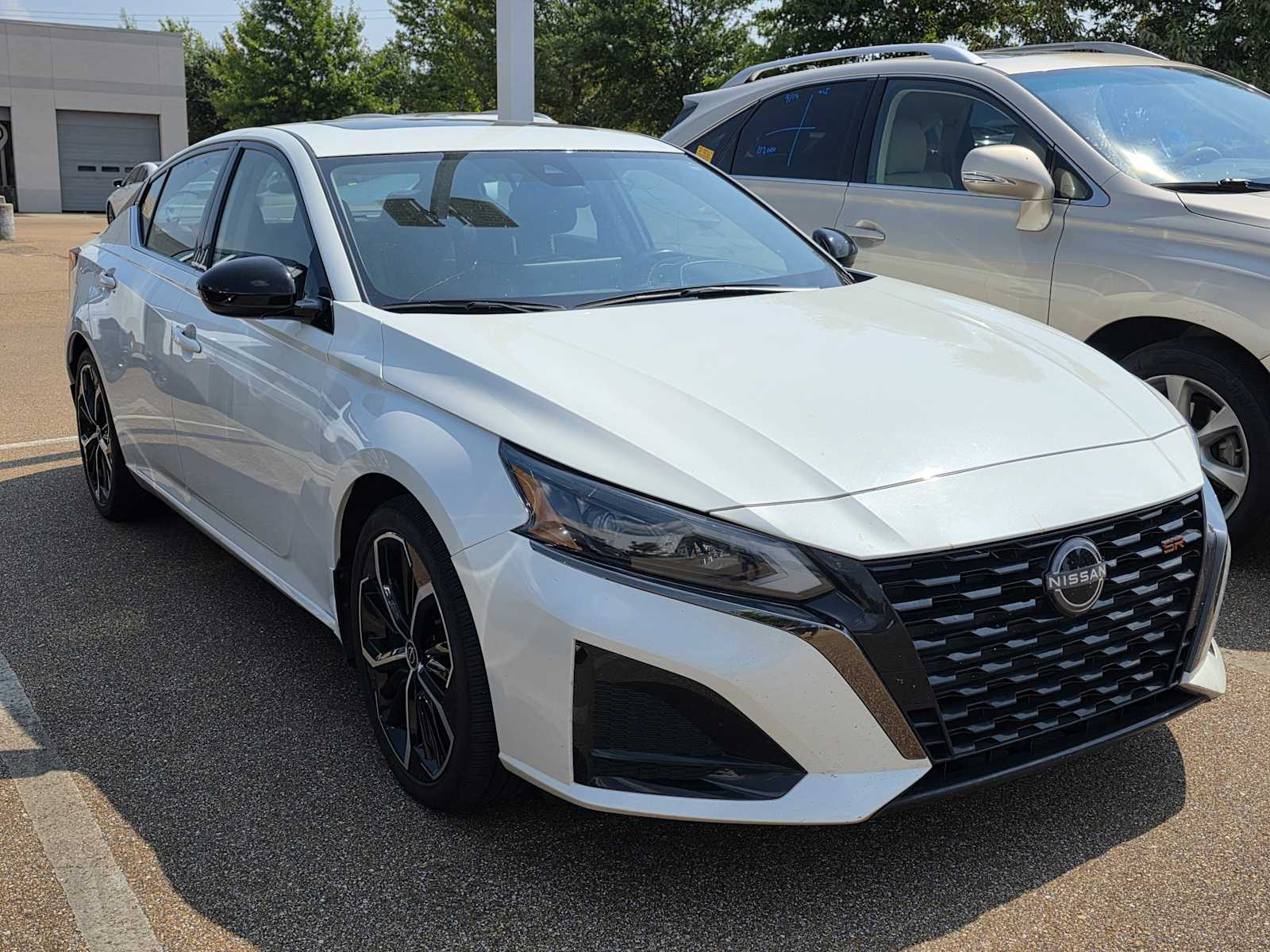 2023 Nissan Altima 2.5 SR photo 3
