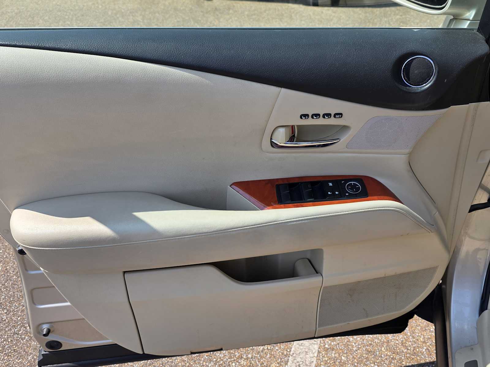 Thumbnail: 2011 Lexus RX - 4
