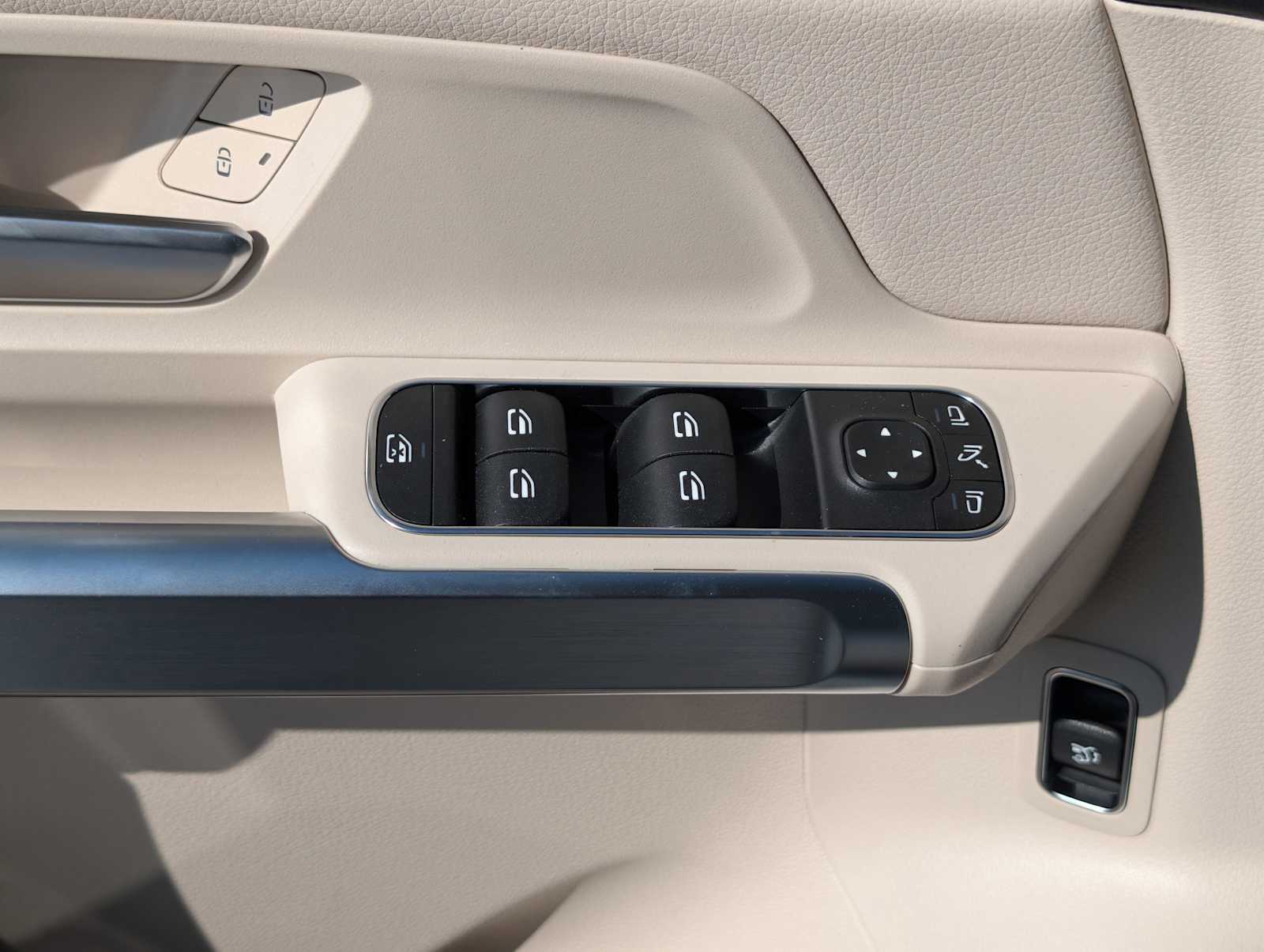 Thumbnail: 2026 Mercedes-Benz GLB - 11