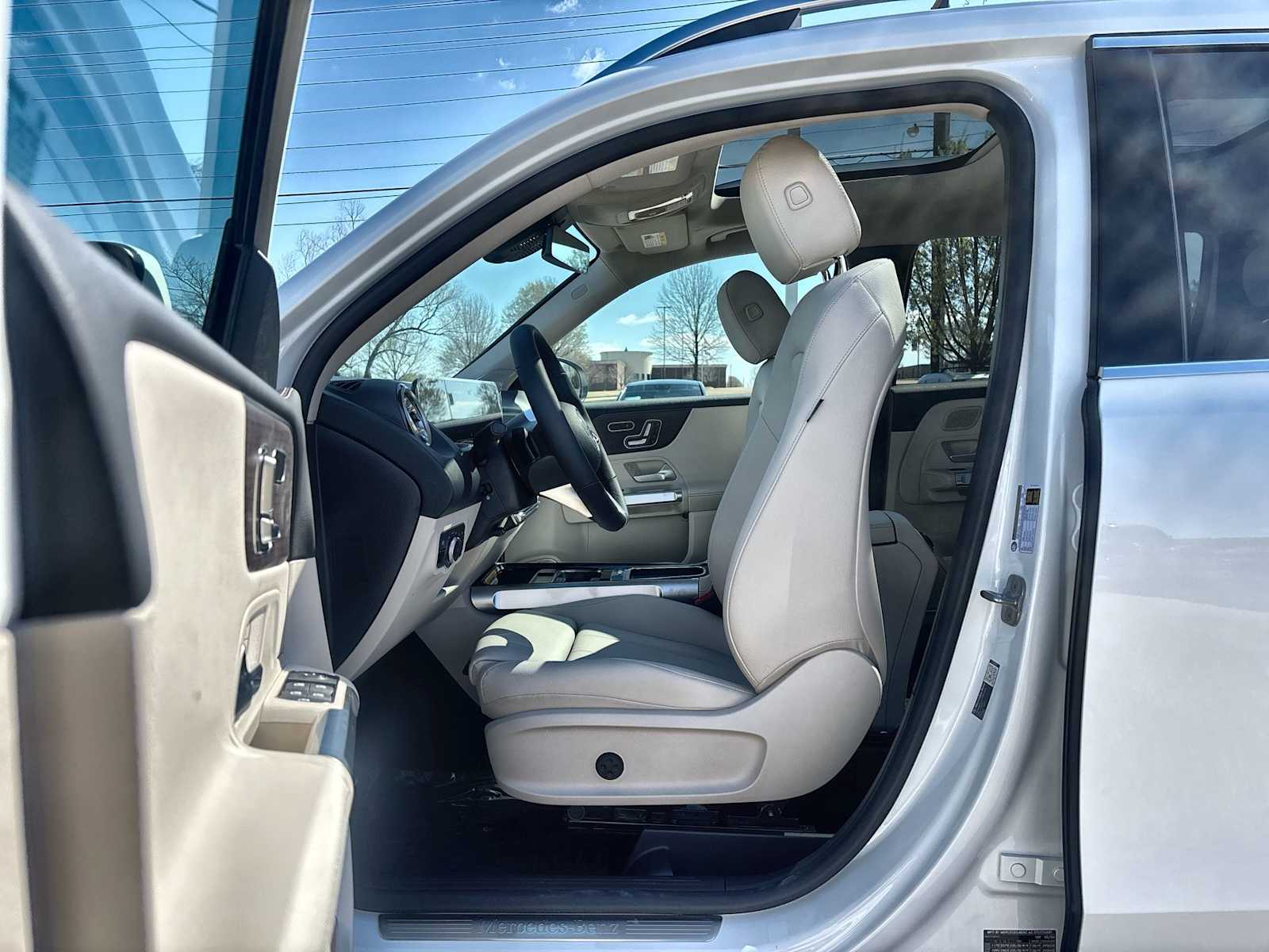 Thumbnail: 2026 Mercedes-Benz GLB - 2