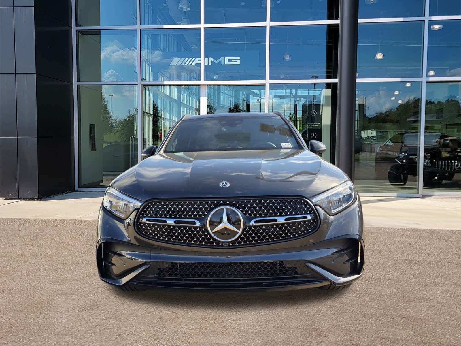 2025 Mercedes Benz GLC 300 photo 2